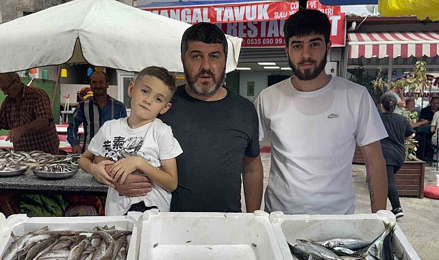 Zonguldak'ta tezgahlar balıkla şenlendi