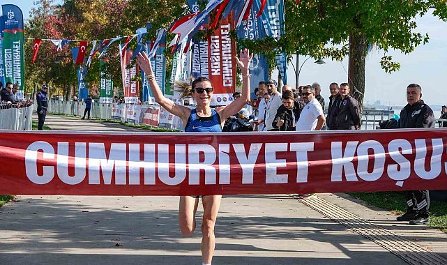 16 ülkeden sporcu Kocaeli'de Cumhuriyet için koştu