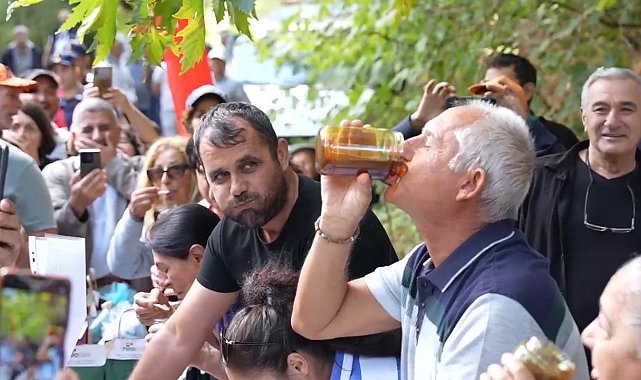 2 dakikada 1 kilogram bal yedi, izleyenler hayret etti
