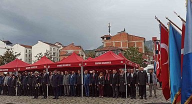 29 Ekim kutlamaları çelenk sunumu ile başladı