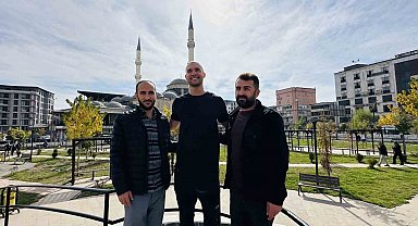 35 ülke gezen Amerikalı Yüksekova'ya ulaştı