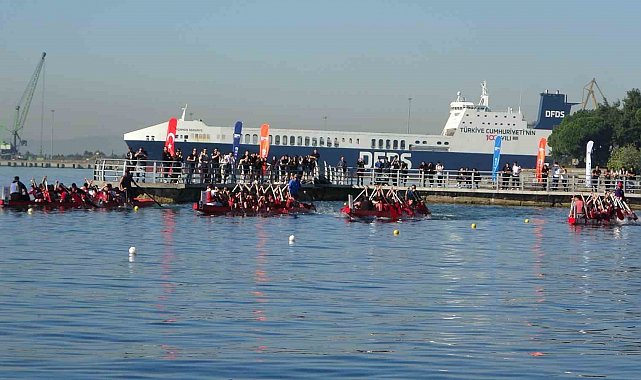 'Pendik Cumhuriyet Kupası Dragon Bot Yarışları'nda öğrenciler birincilik için kürek çekti
