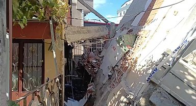 4 kişiye mezar olan binanın yanındaki apartman sakini: "Deprem oldu sandık, evimizde ciddi hasar oluştu"