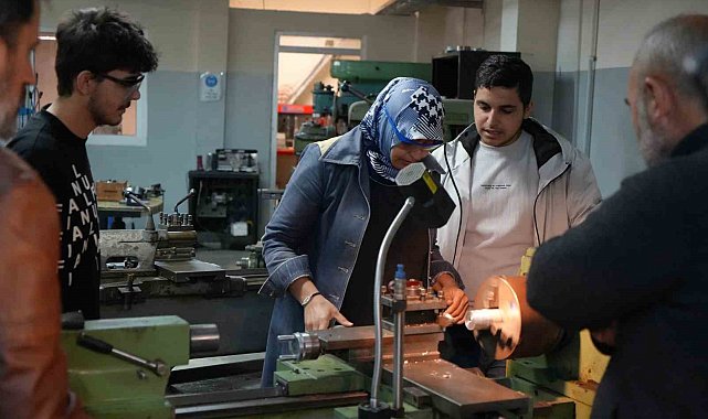 45 yaşında üniversiteye başladı, endüstriyel kalıpçılık bölümünün tek kadın öğrencisi oldu
