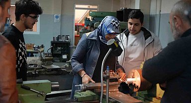 45 yaşında üniversiteye başladı, endüstriyel kalıpçılık bölümünün tek kadın öğrencisi oldu