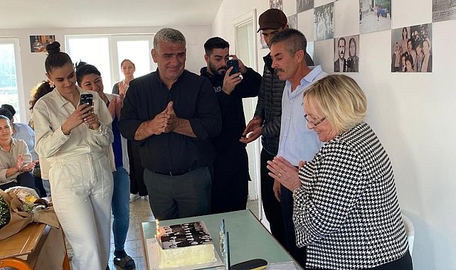 50 yıl sonra aynı sıralarda: Nesibe Öğretmen'e anlamlı sürpriz