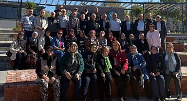 57 yıl sonra ilkokul öğretmenleriyle buluştular
