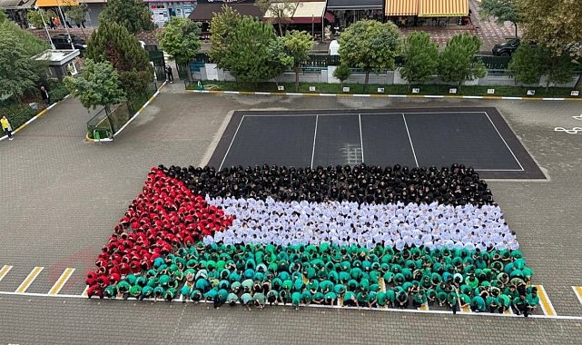 600 öğrenciden Filistin'e dev bayraklı destek