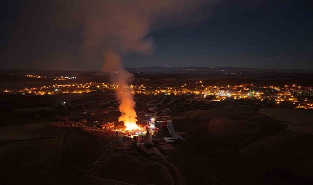 650 ton saman balyası kundaklandı: Yaklaşık maddi zarar 2 milyon lira