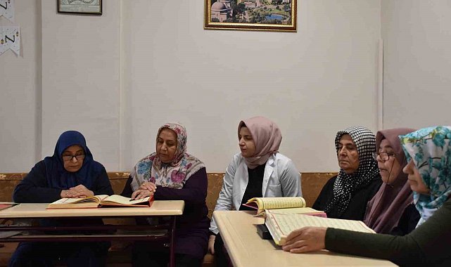 70 yaşında Kur'an-ı Kerim okumayı öğrendi