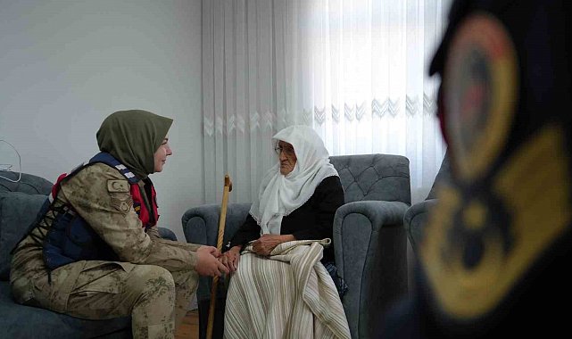 97 Yaşındaki Rabiye ninenin asker sevgisi: "Biz Türk'üz, onlar benim evladım"