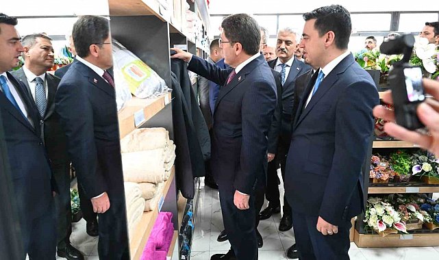 Adalet Bakanı Tunç, tutuklu ve hükümlülerin ürettiği ürünleri inceledi