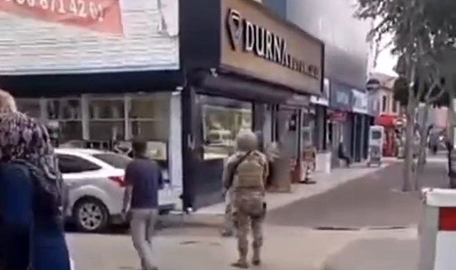 Adana'da uyuşturucu bağımlısının aile bireylerini rehin aldığı iddiası