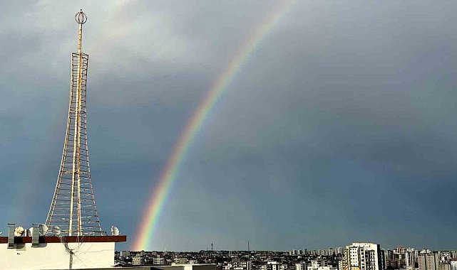 Adana'da yağmur sonrası gökkuşağı oluştu