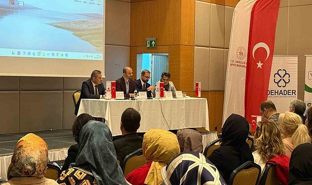 Afetten etkilenen gençler için 'Aile ve Medya Bilinci' paneli düzenlendi