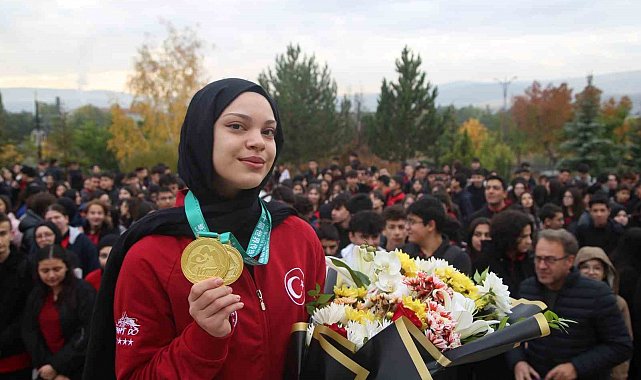 Afra Kılınç, Çin ata sporunda Çinlileri mağlup edip dünya şampiyonu oldu
