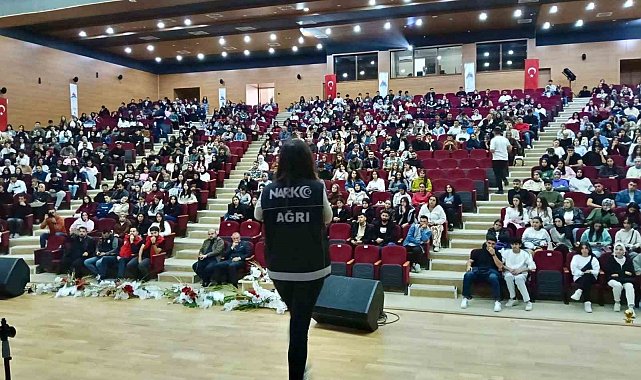 Ağrı Emniyetinden üniversite öğrencilerine güvenli yaşam ve bilinçli internet eğitimi