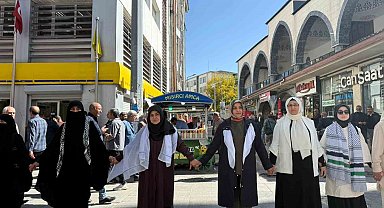 Ağrı'da kadınlar Gazze'ye destek için sessiz zincir oluşturdu