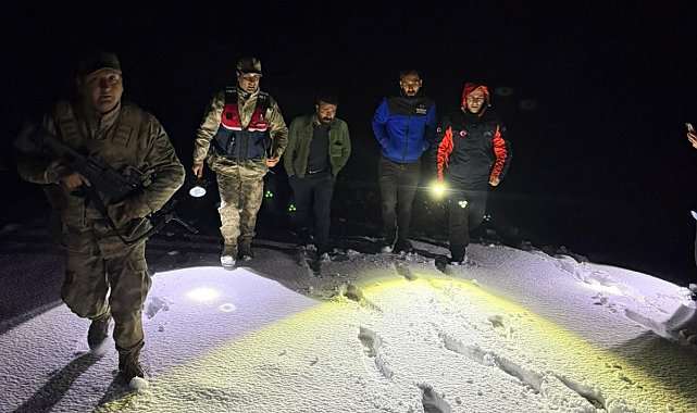 Ağrı'da karda mahsur kalan 2 kişi kurtarıldı