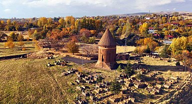 Ahlat'ın tarihi mekanlarında sonbahar güzelliği