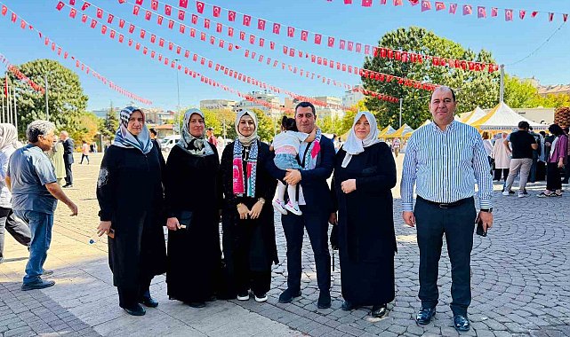 AK Parti Milletvekili Bozgeyik, "Gazze İçin Sessiz Çığlık" eylemine ailesiyle katıldı