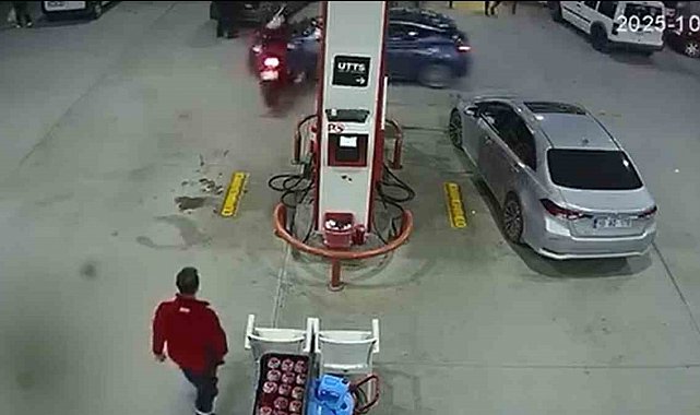 Akaryakıt istasyonundaki kaza kameralara yansıdı