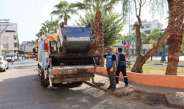 Akdeniz'de çöp konteynerleri dezenfekte ediliyor