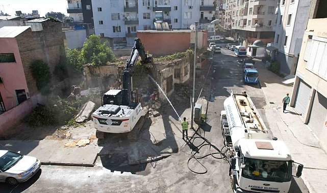 Akdeniz'de metruk yapılarla mücadele sürüyor