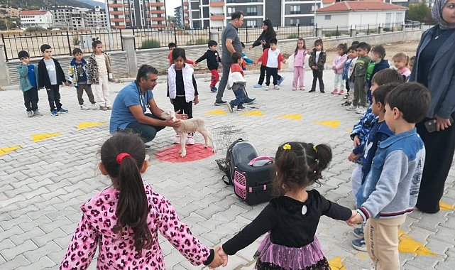 Akşehir'de çocuklara hayvan sevgisi aşılandı