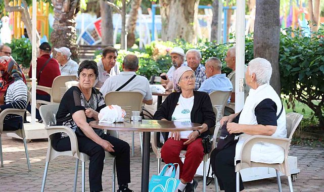 Alanya Emekli Kahvesi'ne emeklilerden ilgi