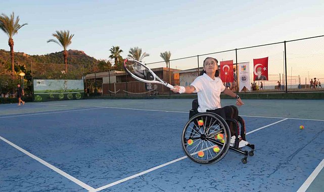 Alanya'da tenis ile yeni başlangıçlar projesi tanıtıldı