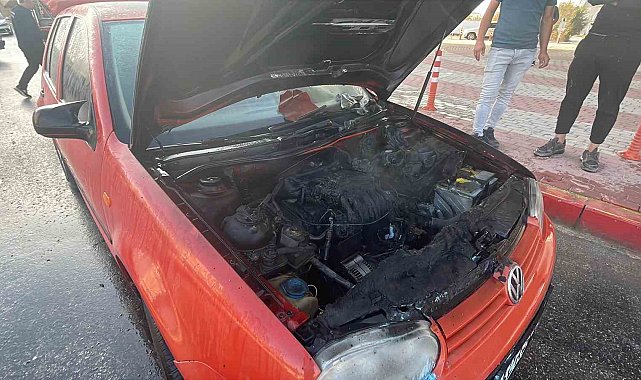 Alev alan LPG'li otomobile ilk müdahaleyi polis ekibi yaptı