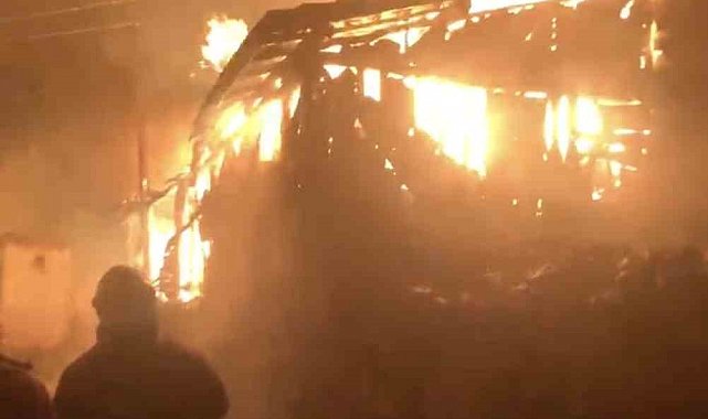 Alevlere teslim olan 3 ev küle döndü