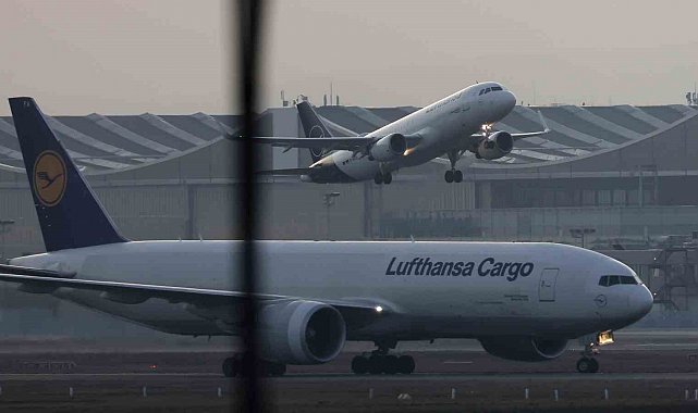 Almanya'da artan maliyetler hava yollarını vurdu: Lufthansa haftada 100 iç hat uçuşunu iptale hazırlanıyor