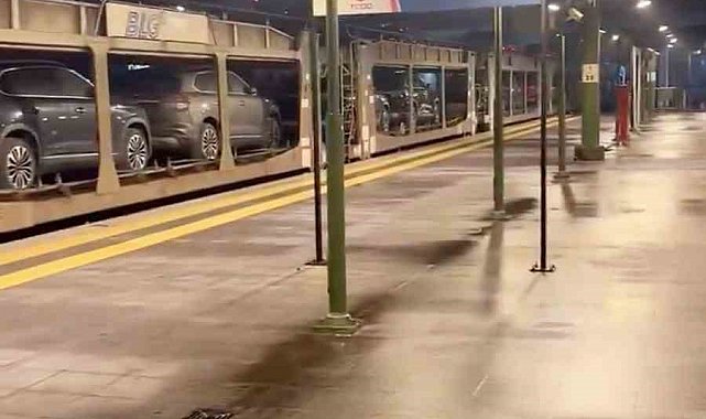 Almanya'dan sipariş edilen Togg otomobilleri trenle Avrupa'ya gidiyor