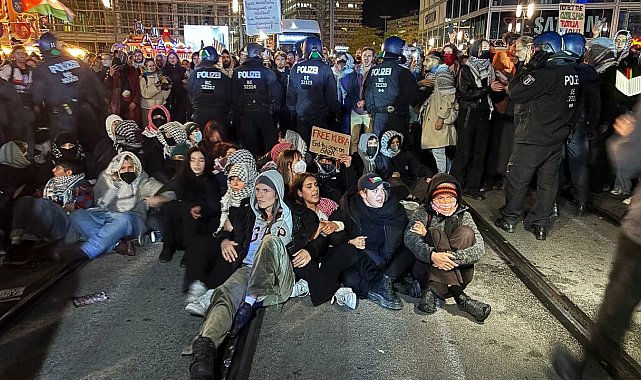 Almanya'nın başkenti Berlin'de Küresel Sumud Filosu'na destek gösterisi