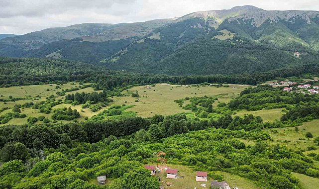 Alpler'i andıran manzarasıyla Cimban Yaylası ziyaretçileri mest ediyor
