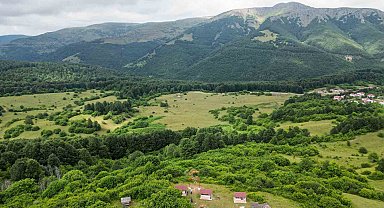 Alpler'i andıran manzarasıyla Cimban Yaylası ziyaretçileri mest ediyor