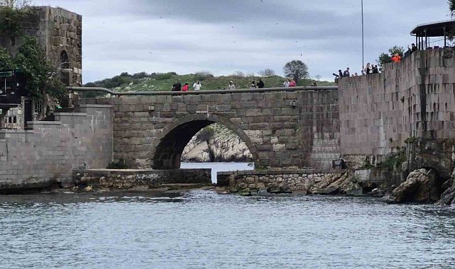 Amasra'da Sahil Güvenlik'ten muhteşem Cumhuriyet Bayramı gösterisi