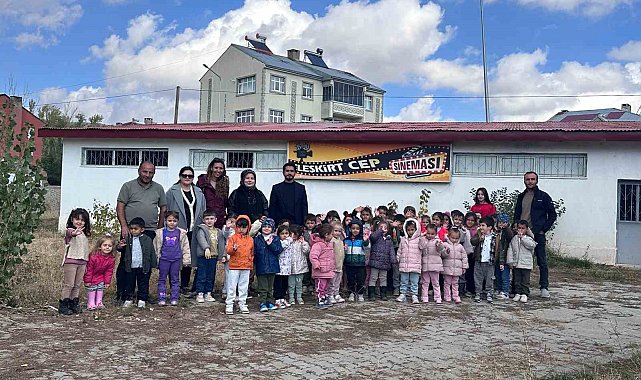 Anaokulu öğrencilerine sinema keyfi
