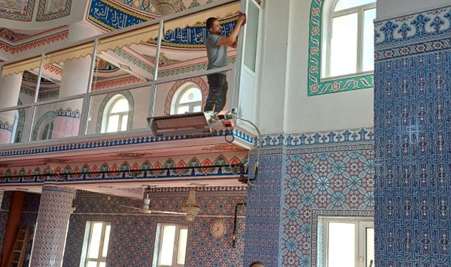 Ankara'da camiler ferah ve hijyenik ortam için tek tek temizleniyor