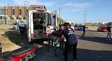 Antalya'da 14 yaşındaki çocuğun kullandığı motosiklet kamyonetle çarpıştı: 1 yaralı