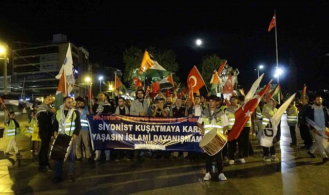 Antalya'da Özgürlük Filosuna destek yürüyüşü