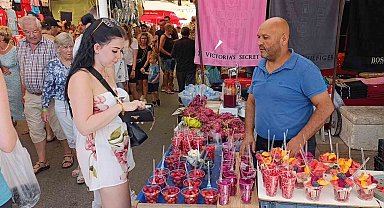 Antalya'da perşembe pazarına Alman turist akını