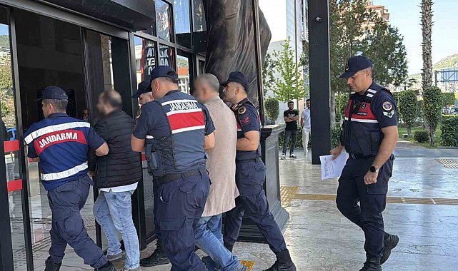 Antalya'da sahte pasaportla 24 milyon liralık arsa vurgunu yapan 6 şüpheliden 5'i tutuklandı