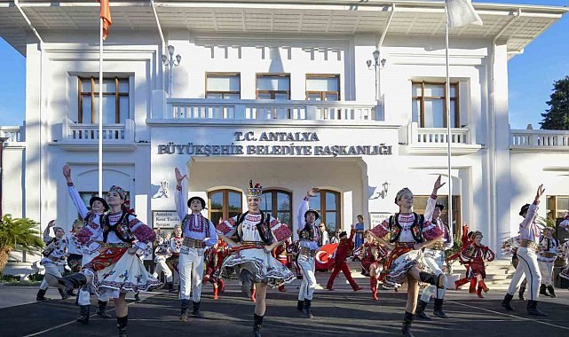 Antalya'da sanatın kalbi Kaleiçi'nde attı