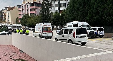 Aracını 3 kişinin üzerine sürdüğü anlar kameraya yansıdı