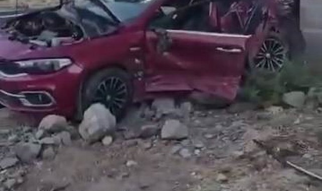 Araçlar hurdaya döndü, 2 kişi yaralandı