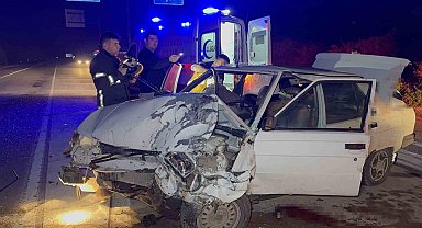 Araçta sıkışan yaralılar kurtarıldı