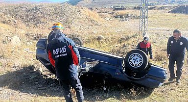 Ardahan'da devrilen otomobildeki 4 kişi yaralandı